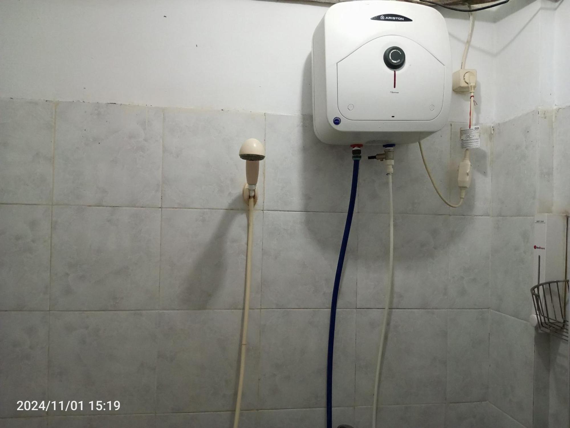ホテル レッドドアーズ ニア マルゴ シティ デポック エクステリア 写真